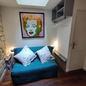 Lovers' Tiny House Inside Montmartre Paris